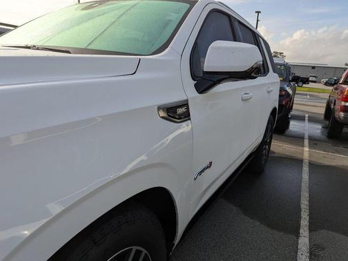Summit White 2021 GMC Yukon 4WD AT4
