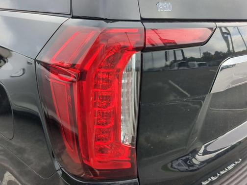 Onyx Black 2024 GMC Yukon XL SLT