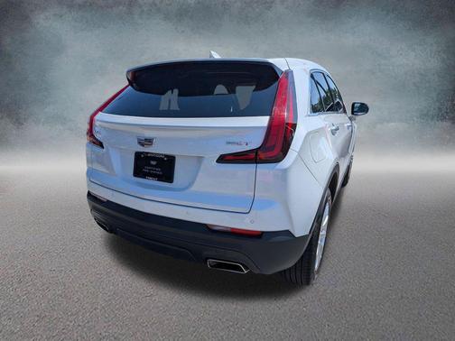 Crystal White Tricoat 2023 Cadillac XT4 Luxury