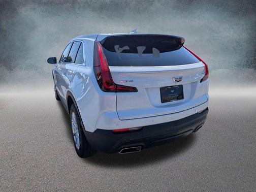 Crystal White Tricoat 2023 Cadillac XT4 Luxury