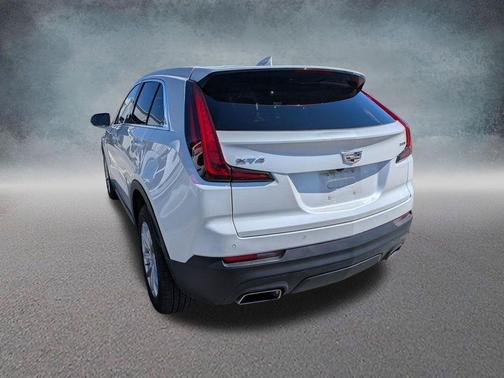 Crystal White Tricoat 2023 Cadillac XT4 Luxury