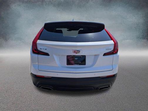 Crystal White Tricoat 2023 Cadillac XT4 Luxury