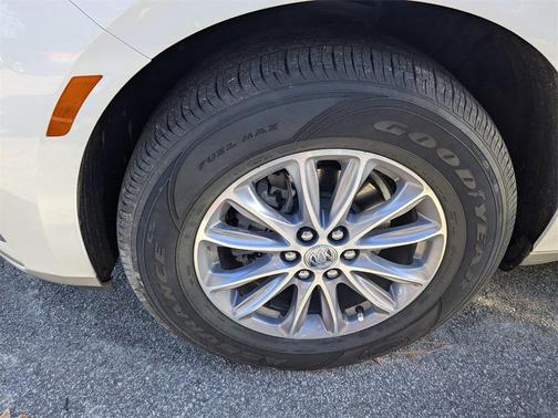 2024 Buick Enclave Essence FWD