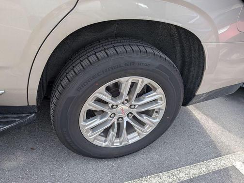 Pearl Beige Metallic 2021 GMC Yukon SLT