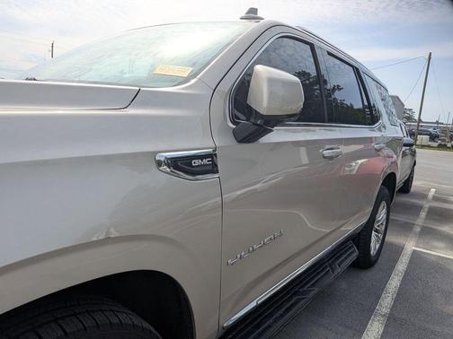 Pearl Beige Metallic 2021 GMC Yukon SLT