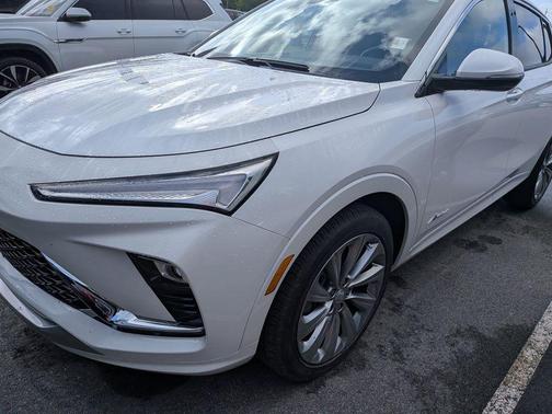 White Frost Tricoat 2024 Buick Envista Avenir FWD