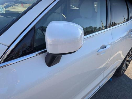 2023 Volvo XC60 B6 Ultimate Bright Theme