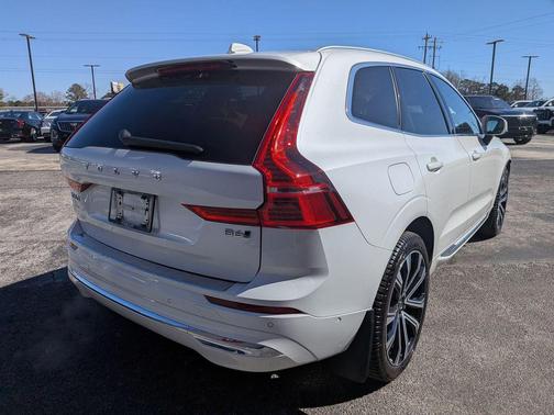 2023 Volvo XC60 B6 Ultimate Bright Theme
