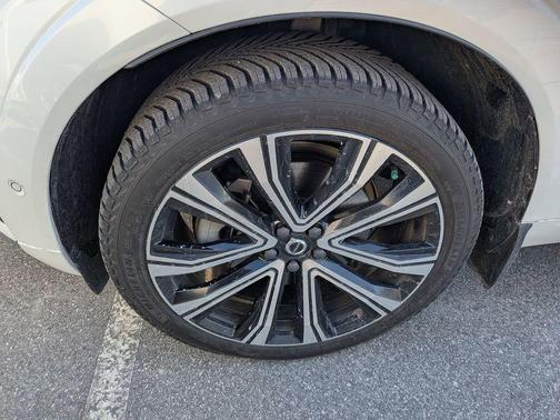 2023 Volvo XC60 B6 Ultimate Bright Theme