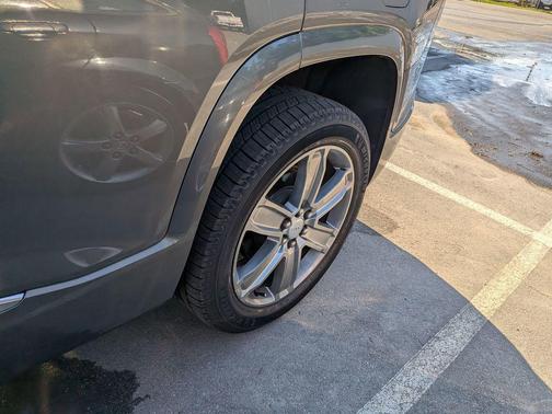 Mineral Metallic 2017 GMC Acadia Denali