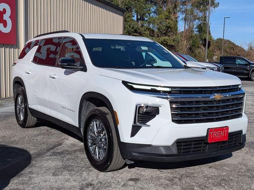 2025 Chevrolet Traverse LT