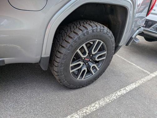 Sterling Metallic 2024 GMC Sierra 1500 AT4