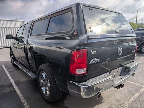 Brilliant Black Crystal Pearlcoat 2017 RAM 1500 Big Horn