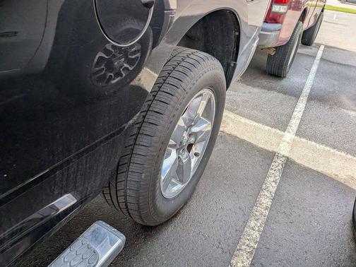 Brilliant Black Crystal Pearlcoat 2017 RAM 1500 Big Horn