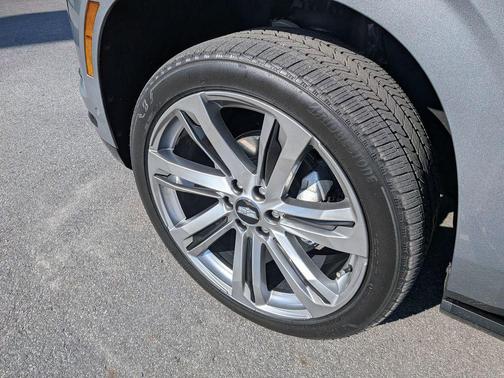 Argent Silver Metallic 2025 Cadillac Escalade Sport