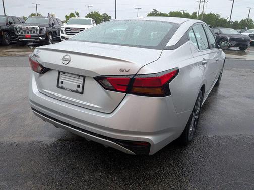 Brilliant Silver Metallic 2024 Nissan Altima 2.5 SV