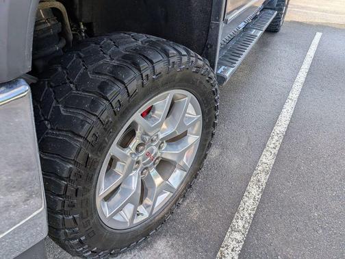 Onyx Black 2018 GMC Sierra 1500 SLT