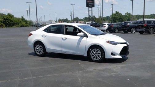 Photo 2 of 31 of 2019 Toyota Corolla L