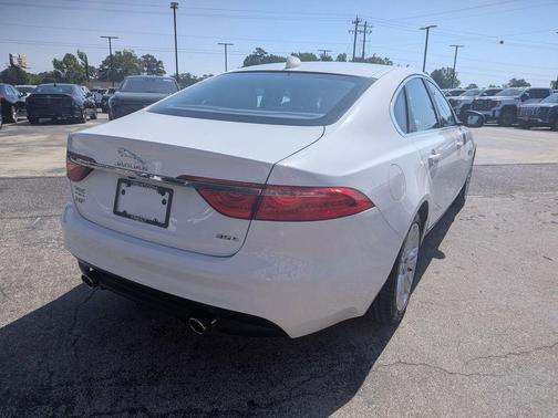 Polaris White 2016 Jaguar XF 35t Premium
