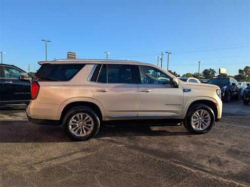 2023 GMC Yukon SLT