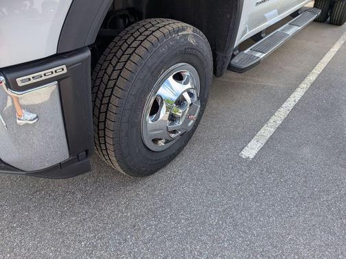 Summit White 2025 GMC Sierra 3500 SLE