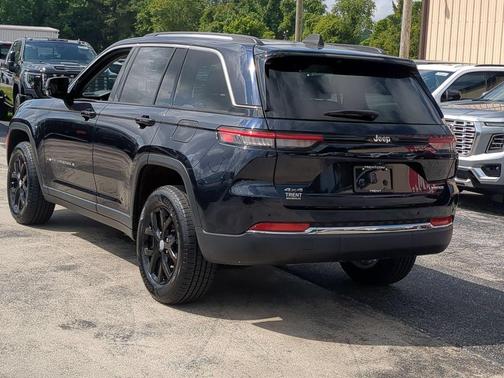 Midnight Sky 2023 Jeep Grand Cherokee Limited