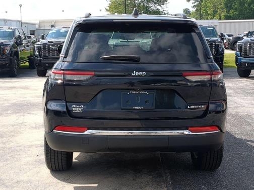 Midnight Sky 2023 Jeep Grand Cherokee Limited