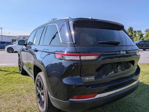 Midnight Sky 2023 Jeep Grand Cherokee Limited