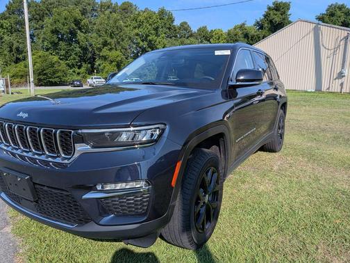 Midnight Sky 2023 Jeep Grand Cherokee Limited