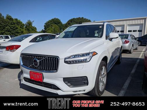 Ice White 2022 Volvo XC90 T6 Momentum