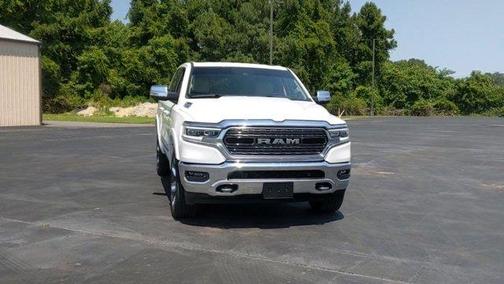 Photo 3 of 32 of 2020 RAM 1500 Limited