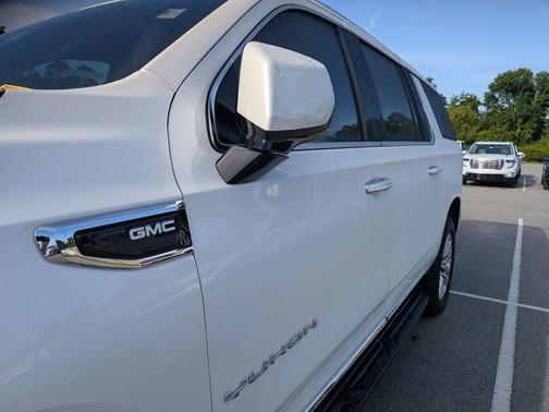 White Frost Tricoat 2023 GMC Yukon XL SLT