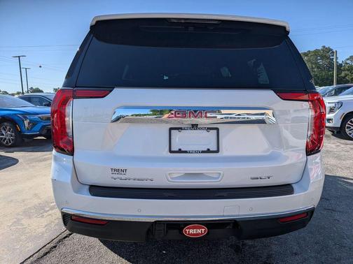 White Frost Tricoat 2023 GMC Yukon XL SLT