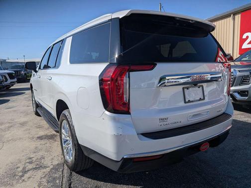 White Frost Tricoat 2023 GMC Yukon XL SLT