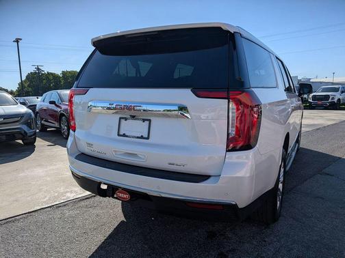 White Frost Tricoat 2023 GMC Yukon XL SLT