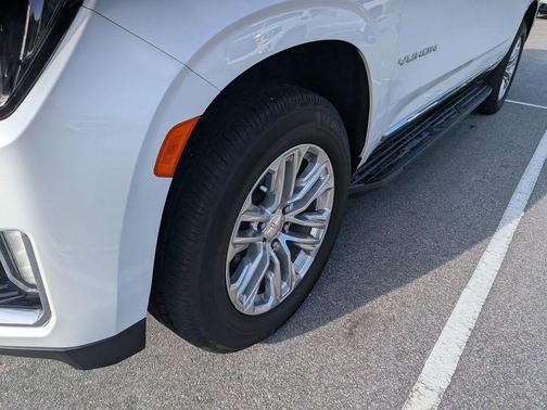 White Frost Tricoat 2023 GMC Yukon XL SLT