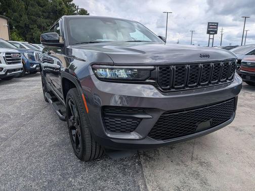 Baltic Gray Metallic Clearcoat 2024 Jeep Grand Cherokee Altitude