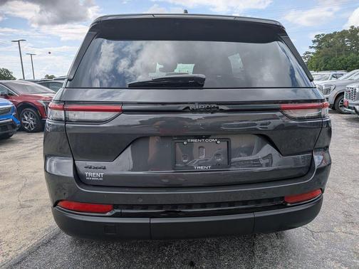 Baltic Gray Metallic Clearcoat 2024 Jeep Grand Cherokee Altitude