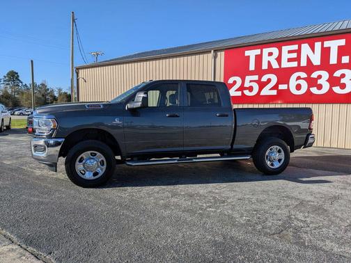 2023 RAM 2500 Tradesman Crew Cab 4x4 6'4' Box