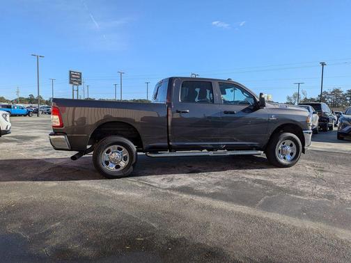 2023 RAM 2500 Tradesman Crew Cab 4x4 6'4' Box