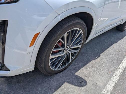 Crystal White Tricoat 2024 Cadillac XT6 Sport AWD