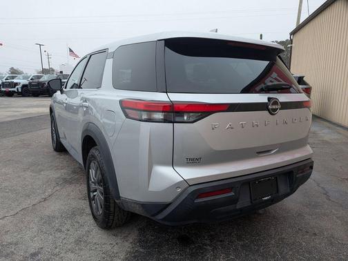 2022 Nissan Pathfinder S 2WD