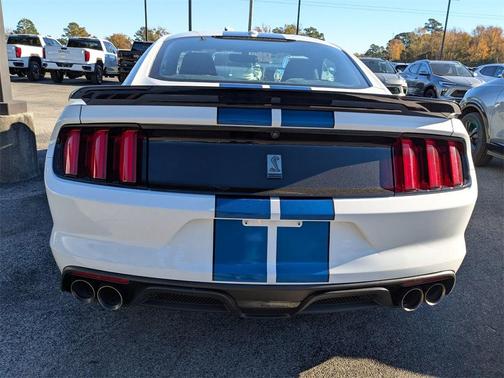 2018 Ford Shelby GT350 Base