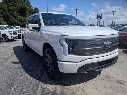 STAR WHITE METALLIC TRICOAT 2023 Ford F-150 Lightning LARIAT