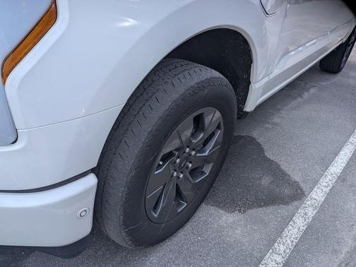 STAR WHITE METALLIC TRICOAT 2023 Ford F-150 Lightning LARIAT