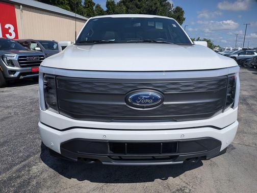 STAR WHITE METALLIC TRICOAT 2023 Ford F-150 Lightning LARIAT