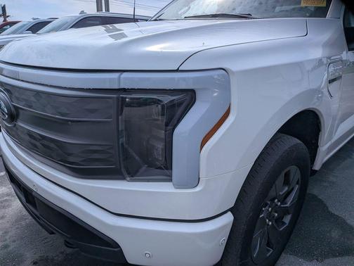 STAR WHITE METALLIC TRICOAT 2023 Ford F-150 Lightning LARIAT