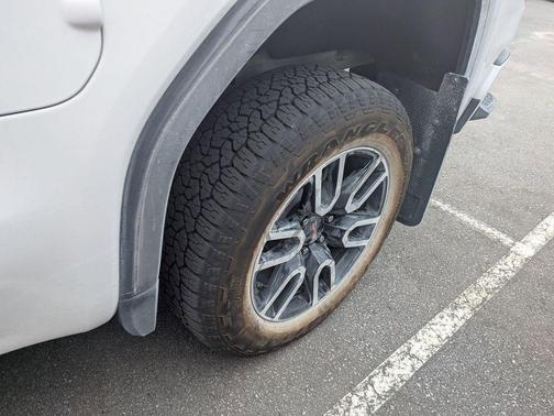 Summit White 2025 GMC Sierra 1500 AT4