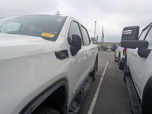 Summit White 2025 GMC Sierra 1500 AT4