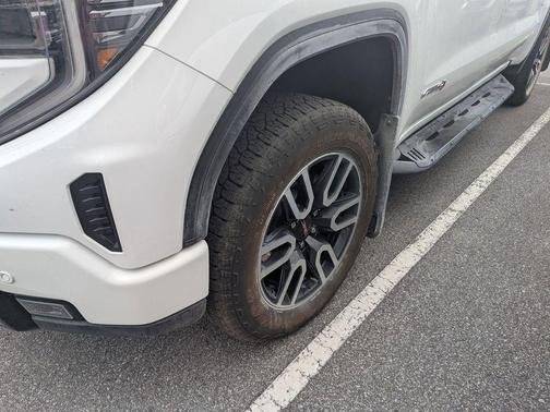 Summit White 2025 GMC Sierra 1500 AT4
